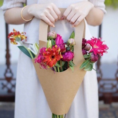 简约文艺鲜花包装袋情人节七夕植物韩式花束高级感牛皮手提袋花店
